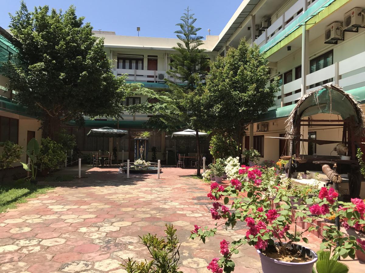 Gnaanams Hotel And Restaurant Jaffna Exterior photo