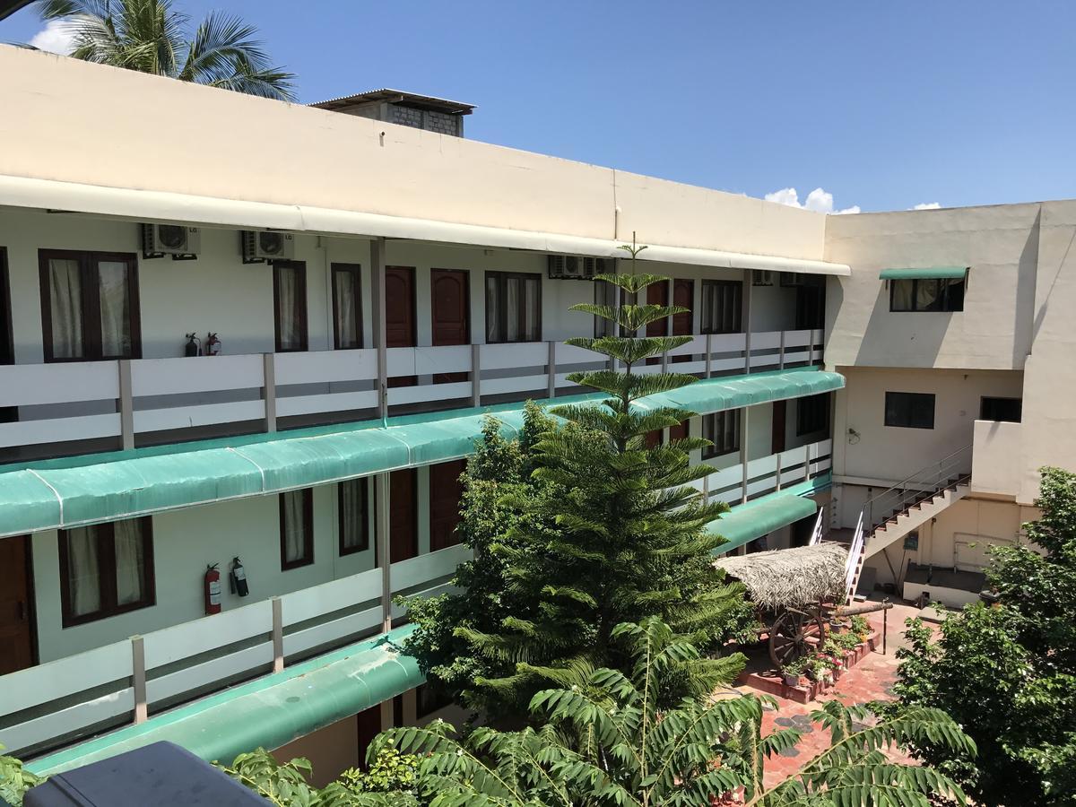 Gnaanams Hotel And Restaurant Jaffna Exterior photo